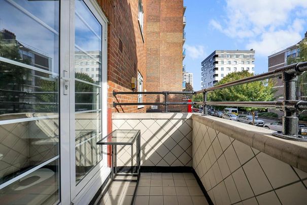 3 bedroom flat to rent - Photo 1