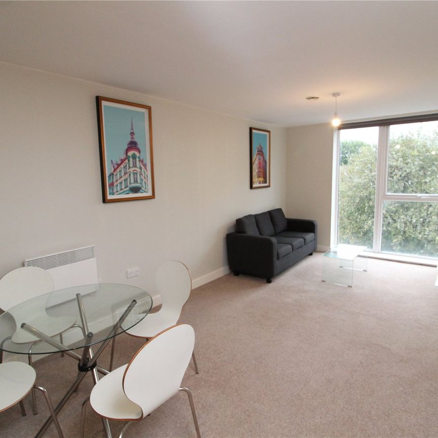 2 bedroom Flat To Rent - Photo 1