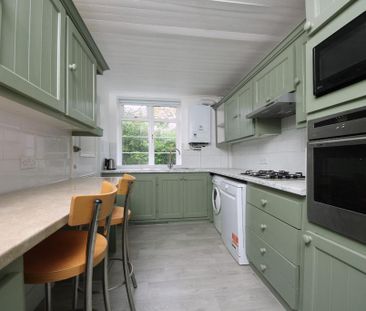 3 bedroom flat to rent - Photo 4