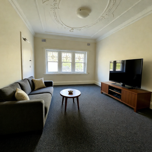 ART DECO ONE BEDROOM APARTMENT! - Photo 2