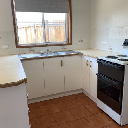 QUIET 2-BEDROOM IN EAST TAMWORTH - Photo 4