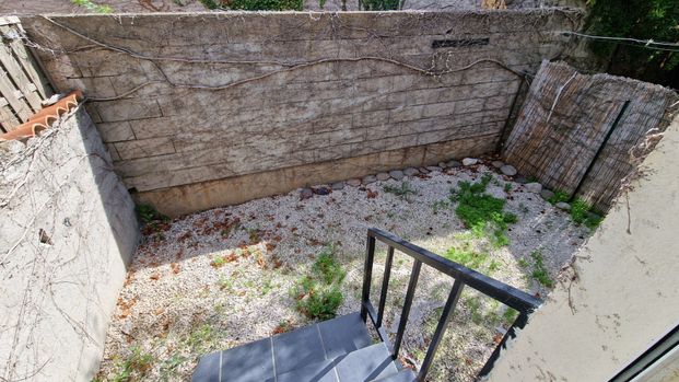 Marignane dans une petite copropriété de 8 lots studio de 30.40 m2 avec jardinet, - Photo 1