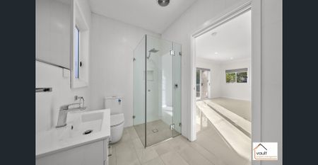 Convenient Living - close to shops and schools - Photo 2