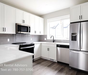 GREAT 3 BED, 2.5 BATH, 2 STOREY TOWNHOUSE, WITH AN ATTACHED DOUBLE ... - Photo 1