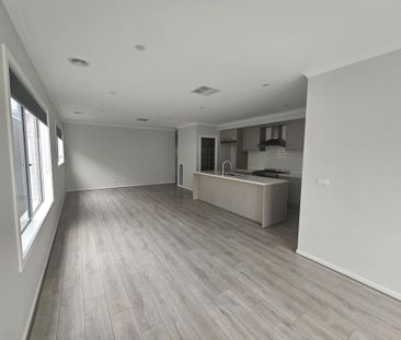 Stunning Family Home - Photo 3