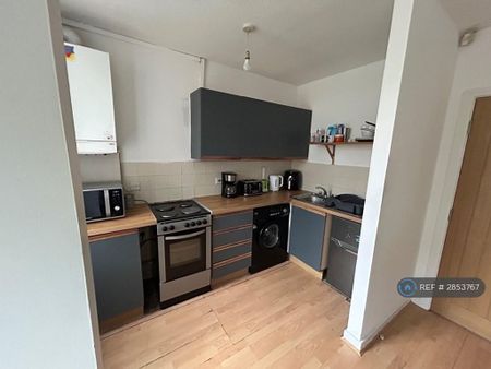 2 bedroom flat to rent - Photo 4
