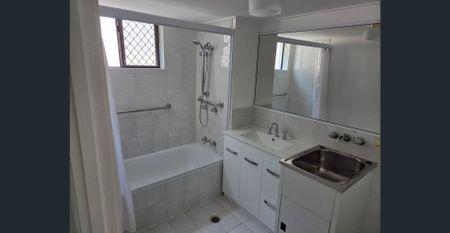 Bright, Fresh & Perfectly Positioned! - Photo 4