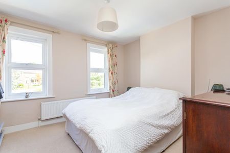 2 bedroom end of terrace house to rent - Photo 3