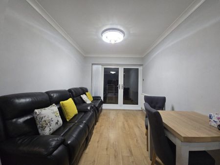 Wimborne Avenue, UB4, Hayes - Photo 2