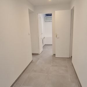 T3/4 Rénové avec terrasse/jardin– Secteur Calme Marseille 13004 - Photo 2