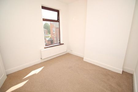 3 bedroom end of terrace house to rent - Photo 4