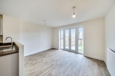 4 bedroom terraced house to rent - Photo 3