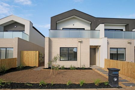 30 England St, Werribee VIC 3030 - Townhouse For Rent | Domain - Photo 4