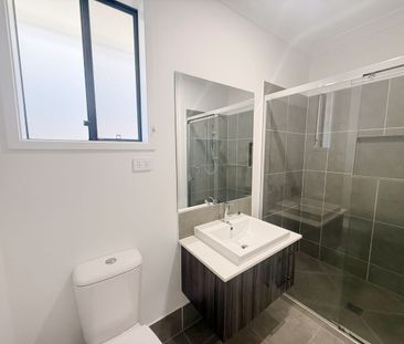 Spacious 4 Bedroom, 2 Bathroom Family Home - Photo 4