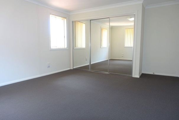 Townhouse is great location - Photo 1