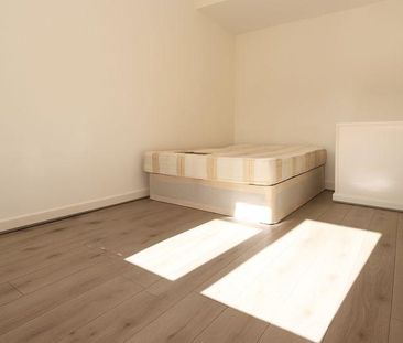 3 bedroom flat to rent - Photo 6