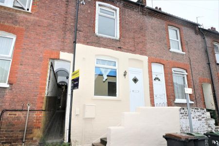 2 bedroom terraced house to rent - Photo 4