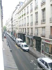 Logement à Paris, Location meublée - Photo 2