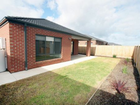 Gorgeous Modern House in Saltwater Coast! - Photo 2
