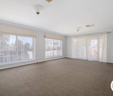 QUIET COURT LOCATION! - Photo 6