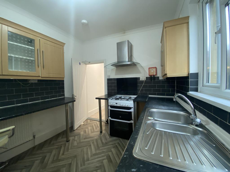 4 bedroom terraced house to rent - Photo 3