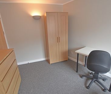 2 Bedroom Apartment - Photo 3