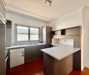 Right in the Hussle & Bustle of Geelong West - Photo 6