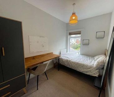 Thesiger Street // Bed // Student House // Jun, LN5 - Photo 4