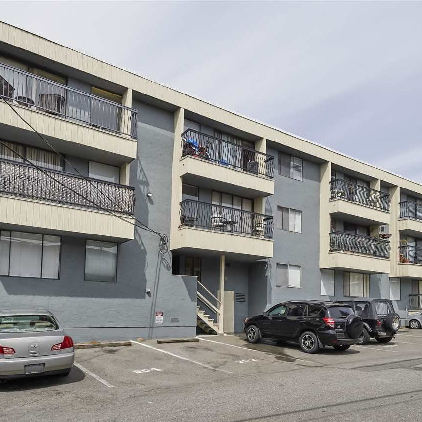 Top Level Renovated Apartment in White Rock - Photo 1