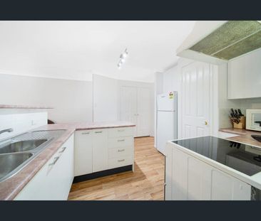 Spacious Family Home with Huge Outdoor Area in Convenient Meadowbro... - Photo 6