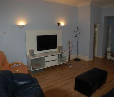 11 bedroom house share to rent - Photo 4