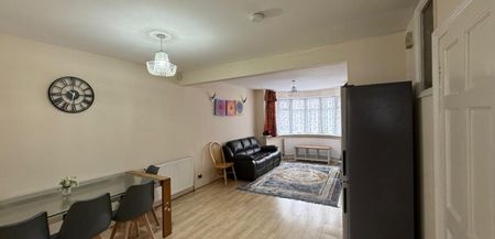 Bills Are Included With R Ground Floor, Lynton Road, Harrow, Greater London, HA2 9NH - Photo 2