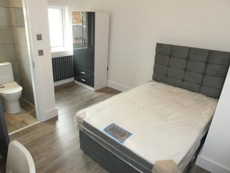 3 bedroom terraced house to rent - Photo 5