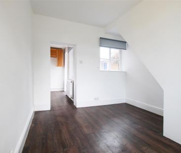 2 bedroom semi-detached house to rent - Photo 5