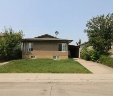 184 Penbrooke Close SE | 184 Penbrooke Close Southeast, Calgary - Photo 1