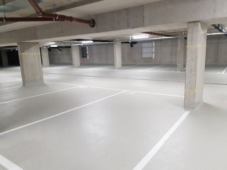 Moderne Gartenwohnung mit Terrasse in neuwertigem Wohnkomplex - Photo 2