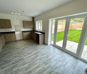 4 bedroom detached house to rent - Photo 2