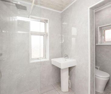 2 bedroom detached bungalow to rent - Photo 2