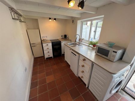 2 bedroom terraced house to rent - Photo 4