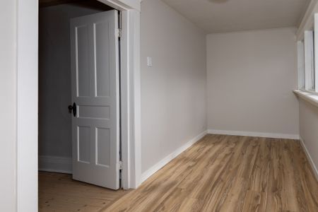 For Lease - 333 Millard Avenue Unit# Upper, Newmarket, Ontario - Photo 4