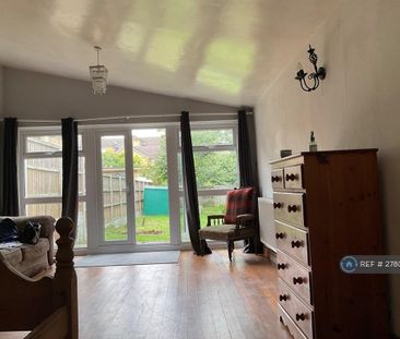 3 bedroom semi-detached house to rent - Photo 1