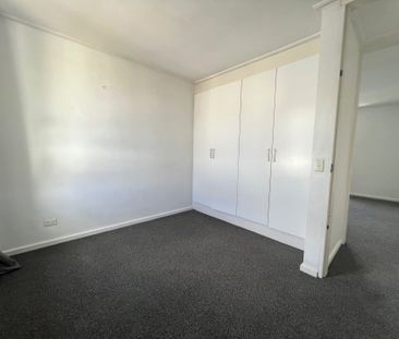 Top Floor Apartment - Photo 3
