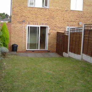 2 bedroom end of terrace house to rent - Photo 2