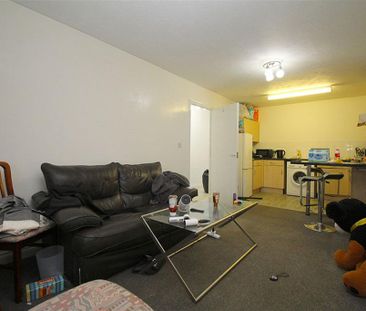 2 bedroom ground floor flat to rent - Photo 3