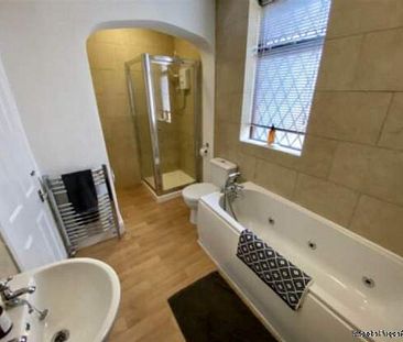 5 bedroom property to rent in Salford - Photo 1