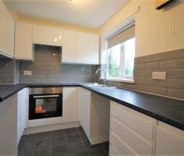 2 bedroom end of terrace house to rent - Photo 4