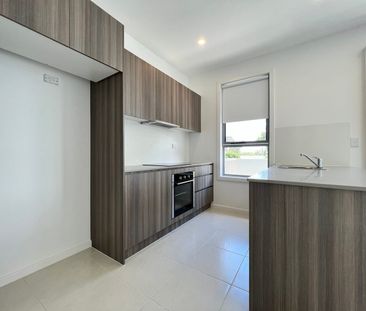 Top Level Unit ! - Photo 3