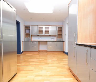 4 bedroom semi-detached house to rent - Photo 4