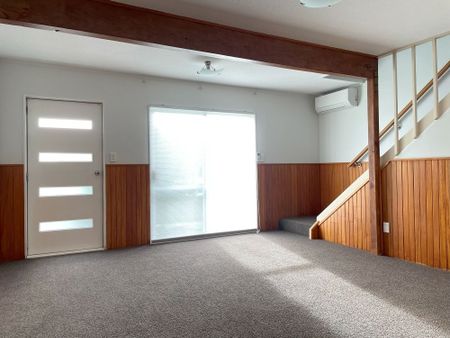 2 Bedroom in sunny Stokes Valley entrance - Photo 4