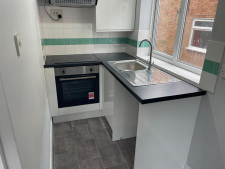 Studio to rent - Photo 2